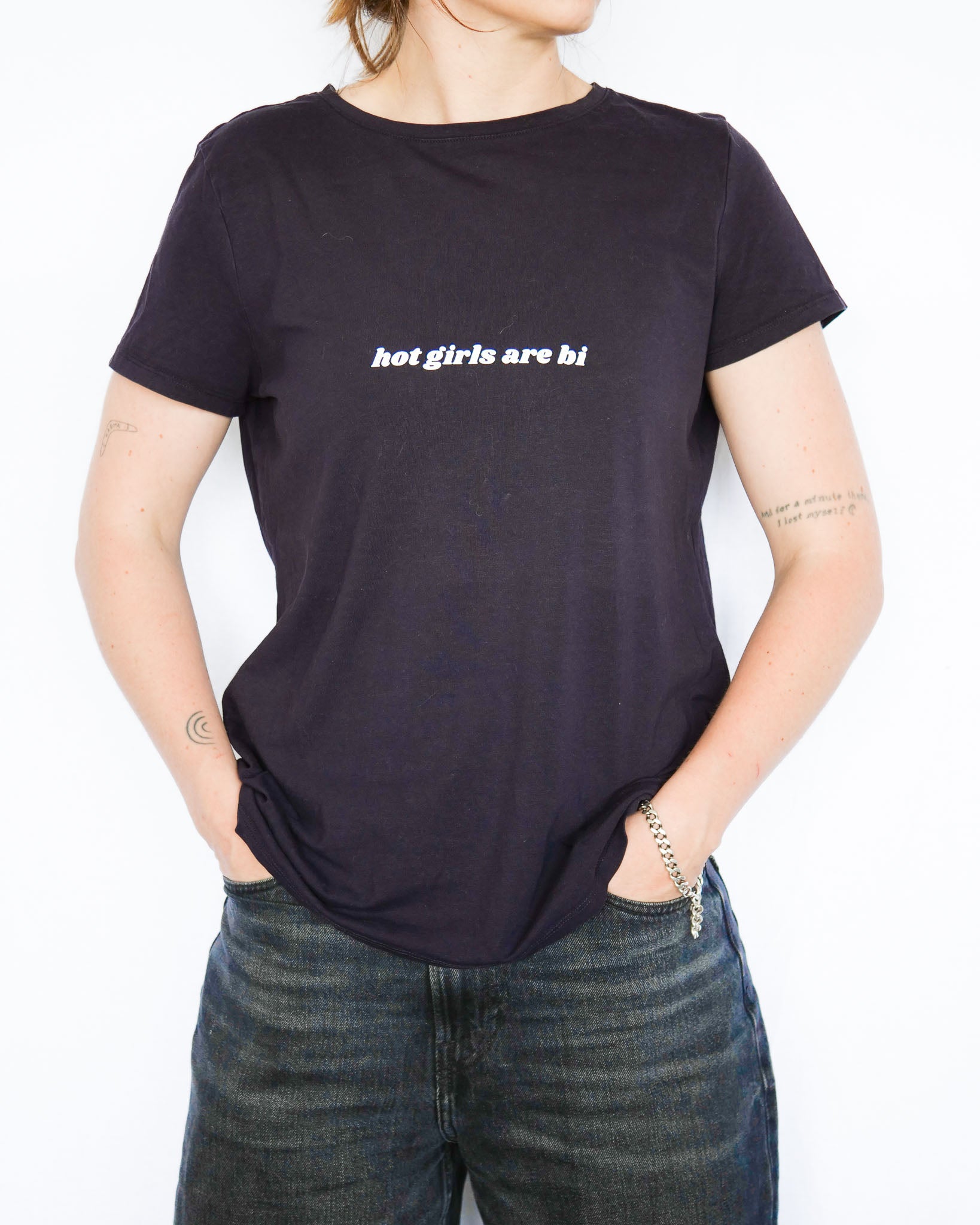 HOT GIRLS ARE BI - S