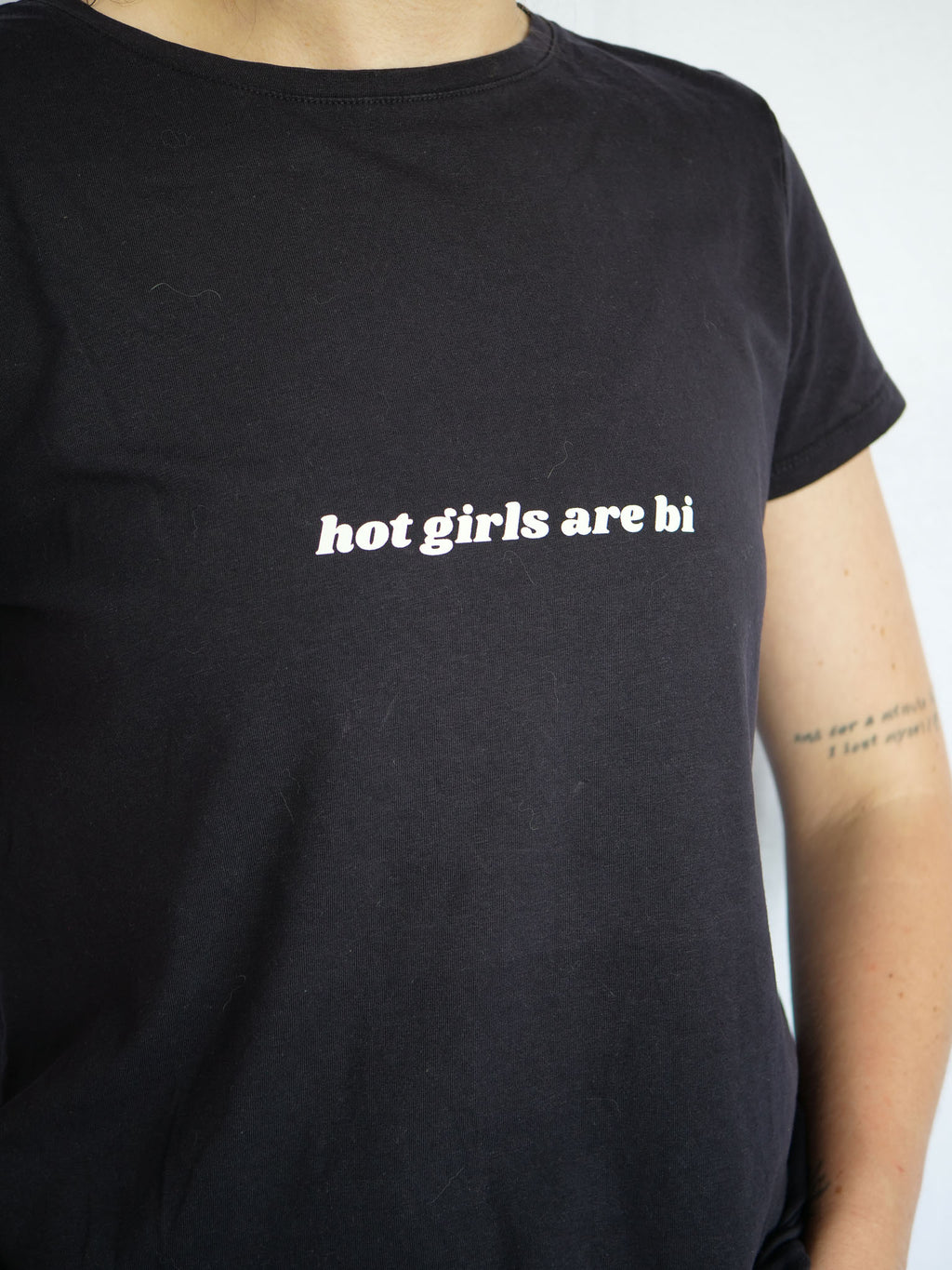 HOT GIRLS ARE BI - S