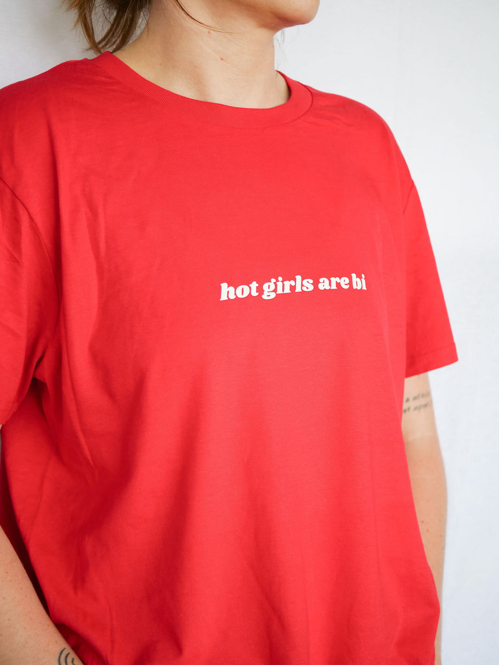 HOT GIRLS ARE BI - M