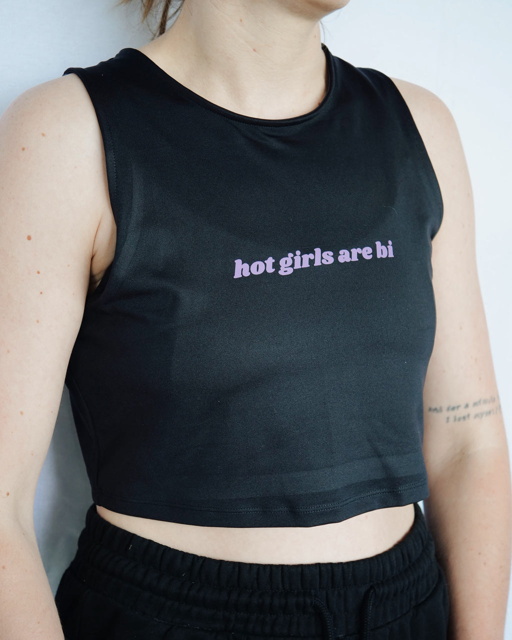 HOT GIRLS ARE BI - M