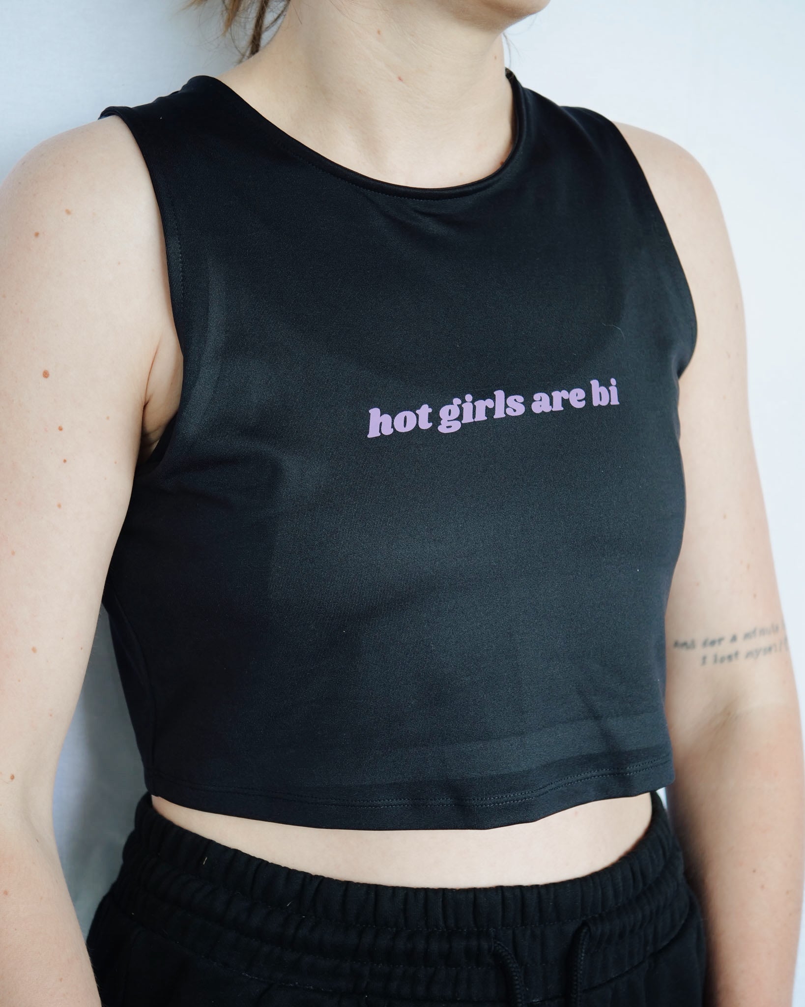 HOT GIRLS ARE BI - M