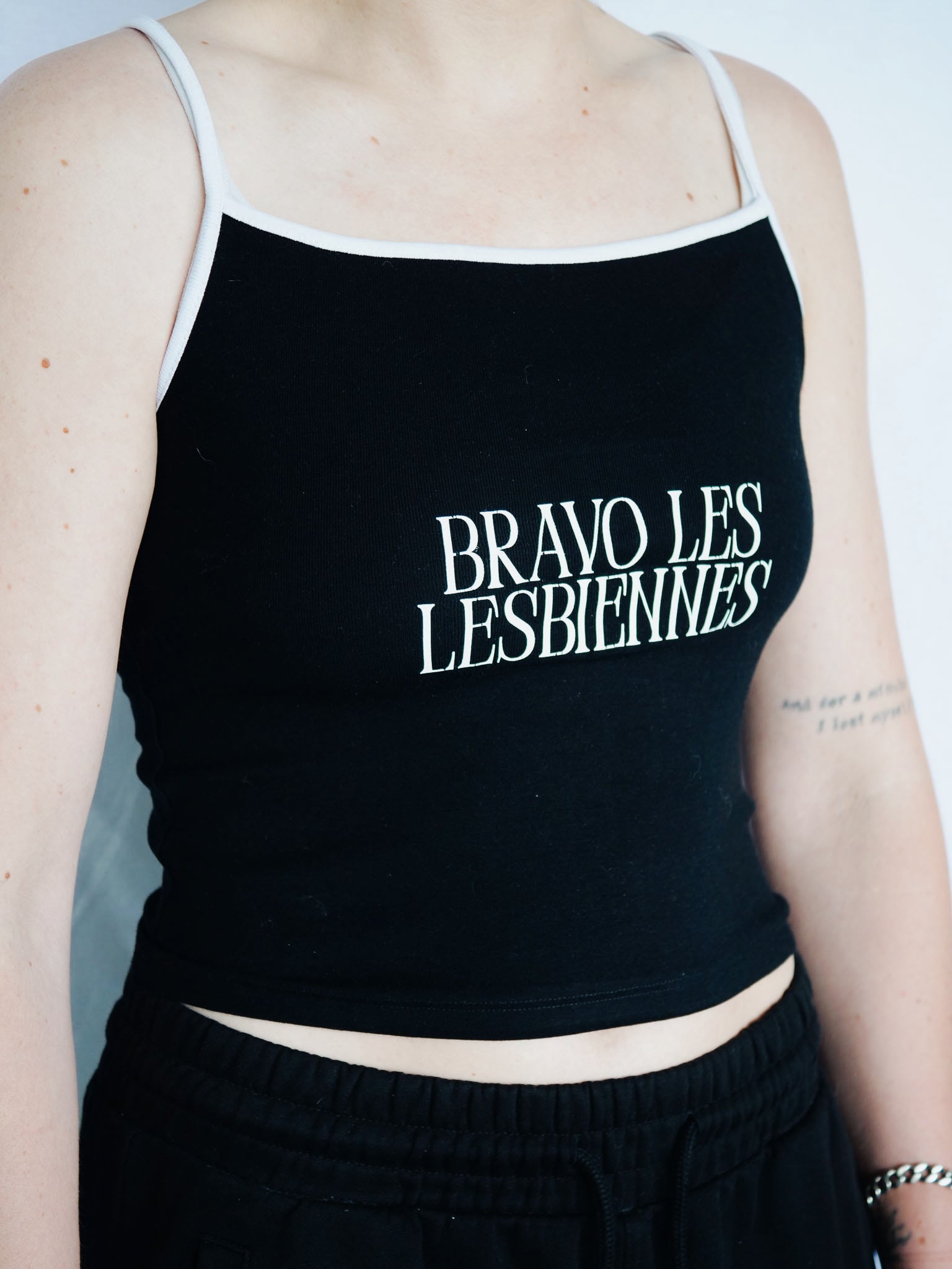 BRAVO LES LESBIENNES - S