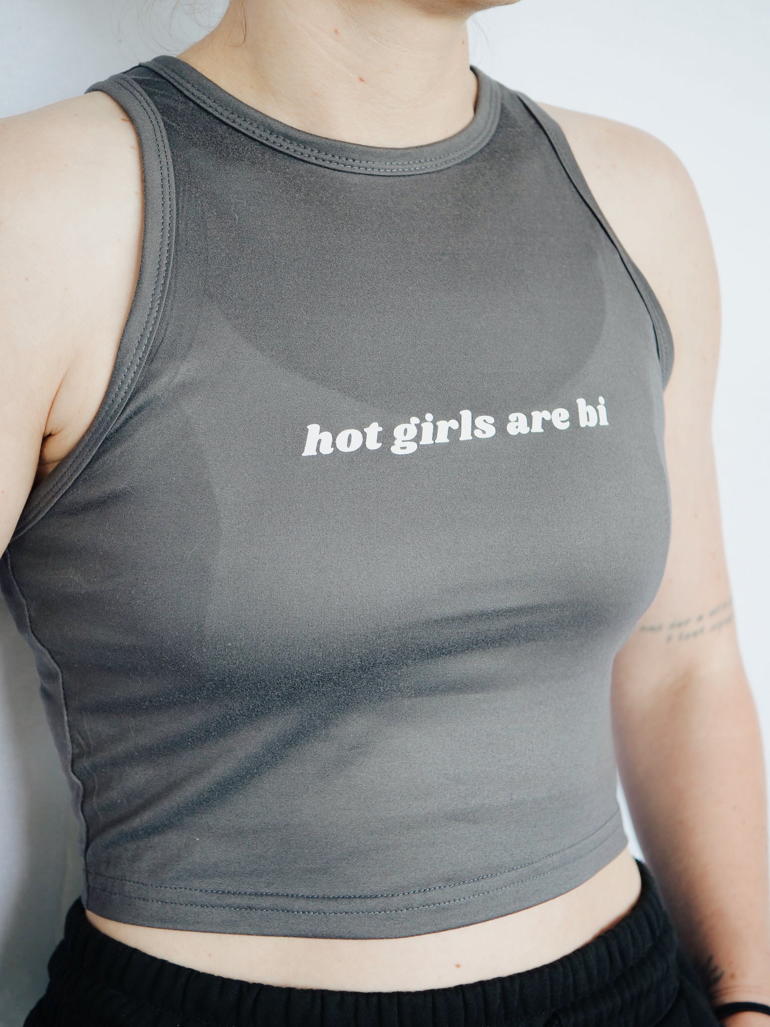 HOT GIRLS ARE BI - M