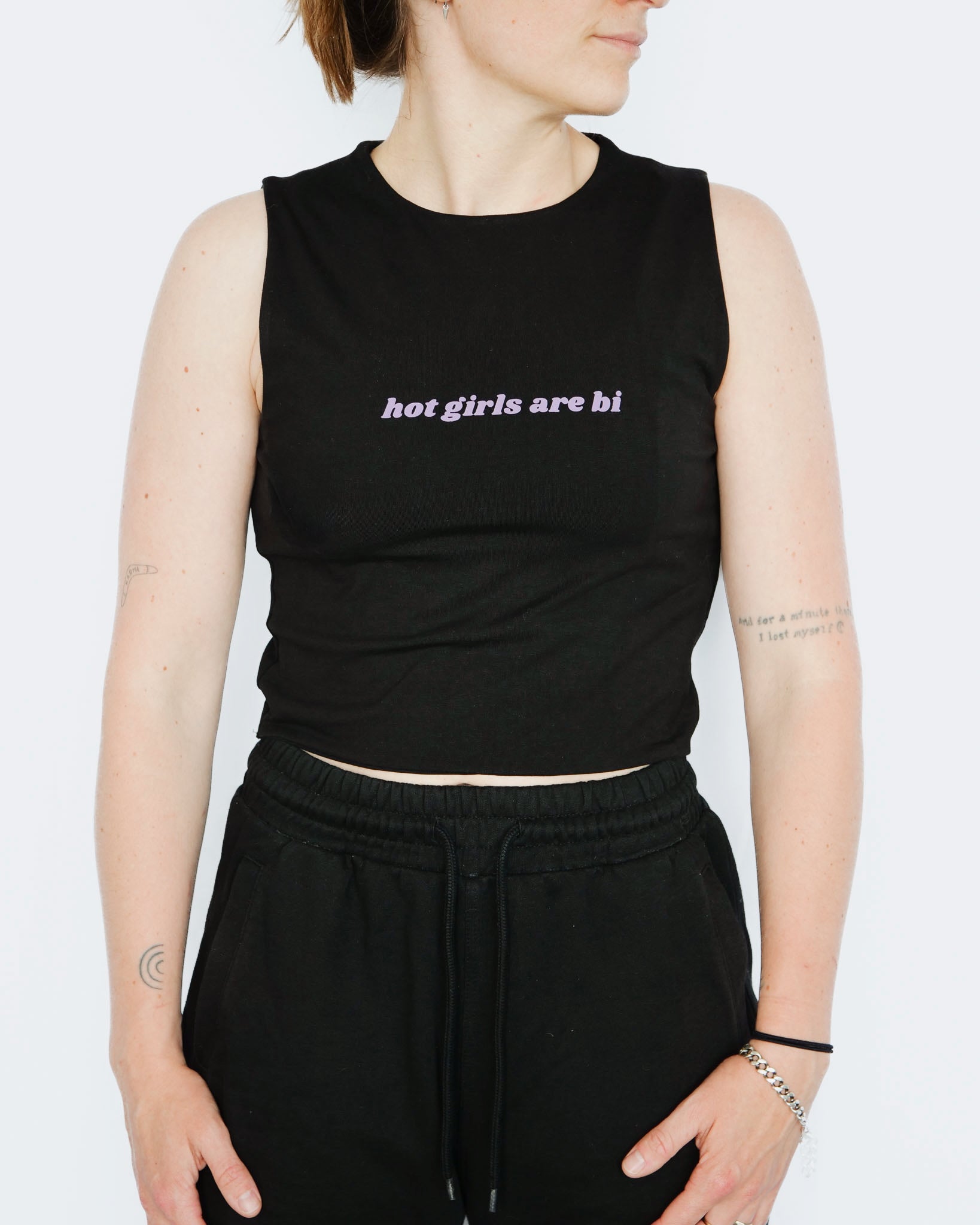 HOT GIRLS ARE BI - L